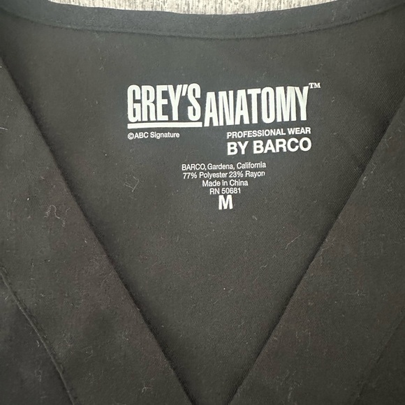 Women’s Grey’s Anatomy Scrubs Set - Picture 4 of 5